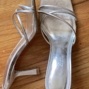 ZARA SLIP ON LOW HEEL SANDAL. NEVER WORN.
